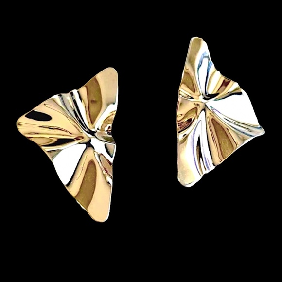 ๐๐ Vintage Bright Gold Tone Wing Pleated Clip Earrings - Picture 1 of 7